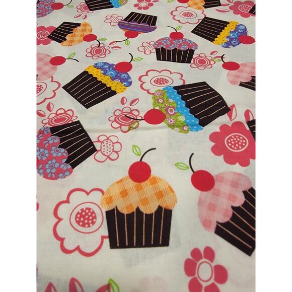 CUPCAKE GALORE White COTTON FABRIC 2 YARDS Sewing Quilting New - Picture 4 of 6